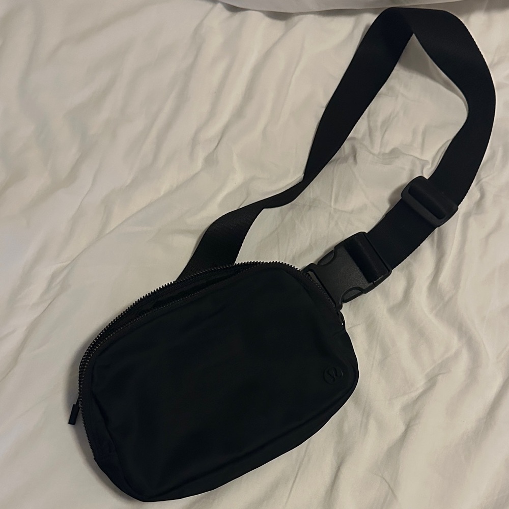 Black lululemon Crossbody Bag/belt bag